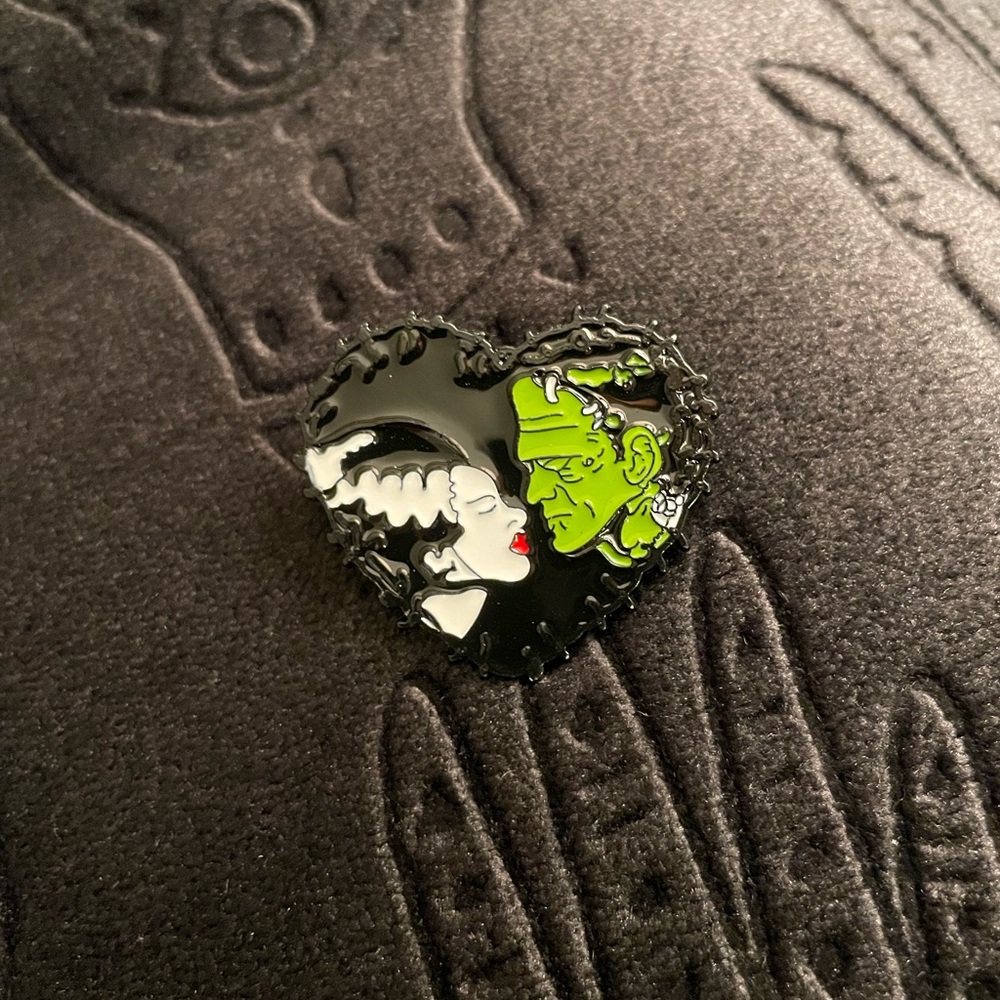 BRIDE OF FRANKENSTEIN | Enamel Pin (Brand New!) 💘 - Picture 5 of 14